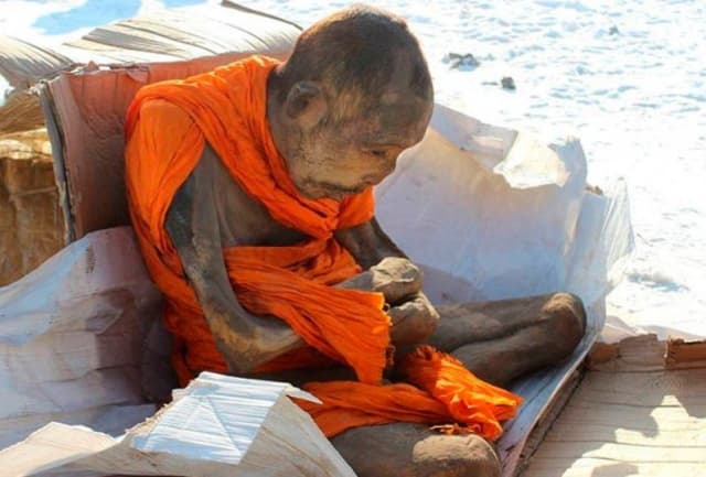 Descubrimiento de la momia de un monje budista meditando desde hace 200 años