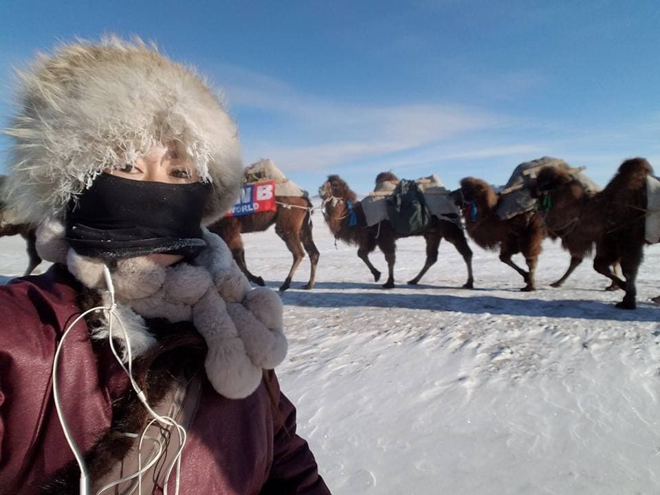 Esta mujer mongola atraviesa el mundo con sus camellos