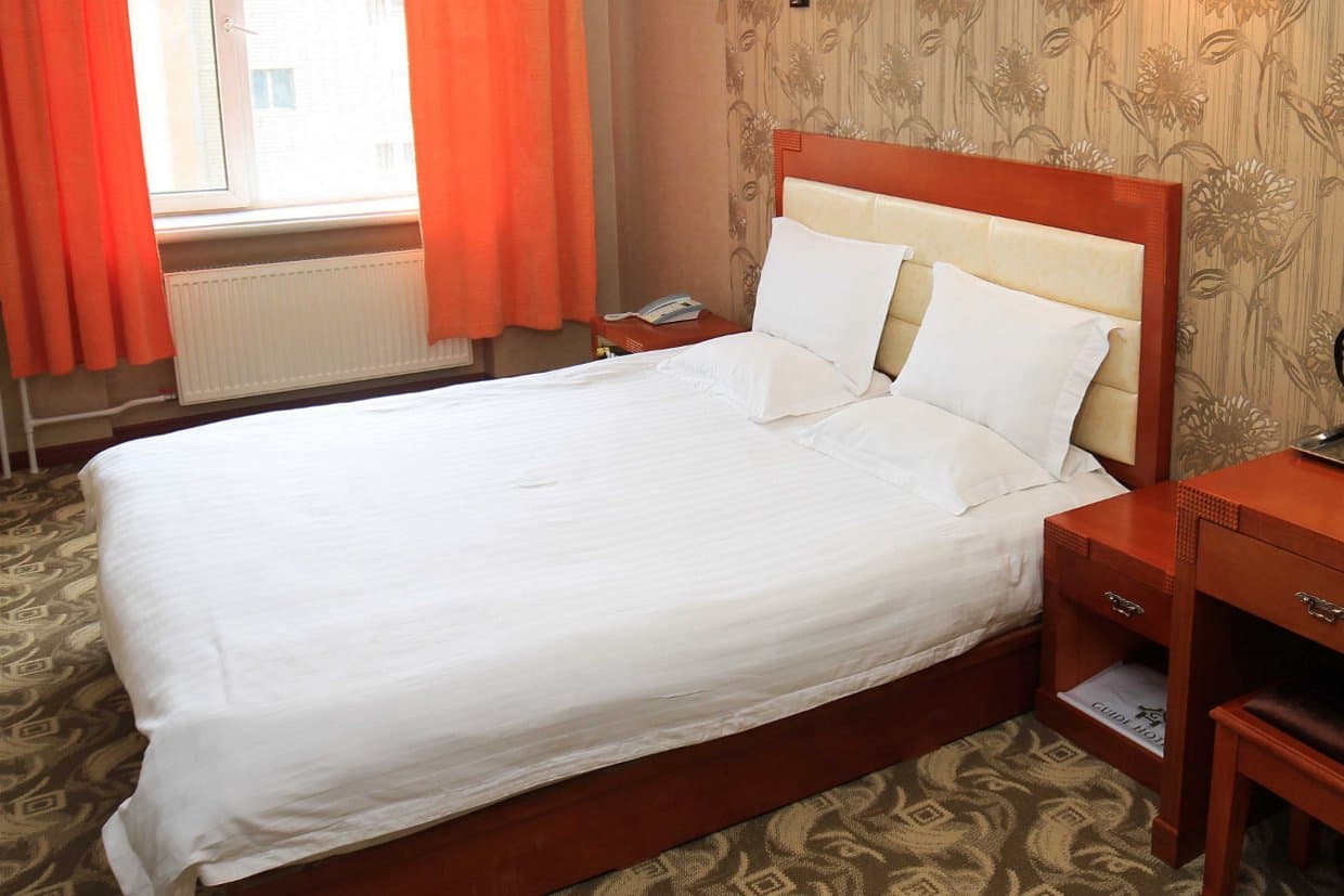 guide hotel bedroom