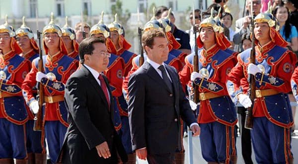 Elbegdorj desea resolver la deuda con Rusia